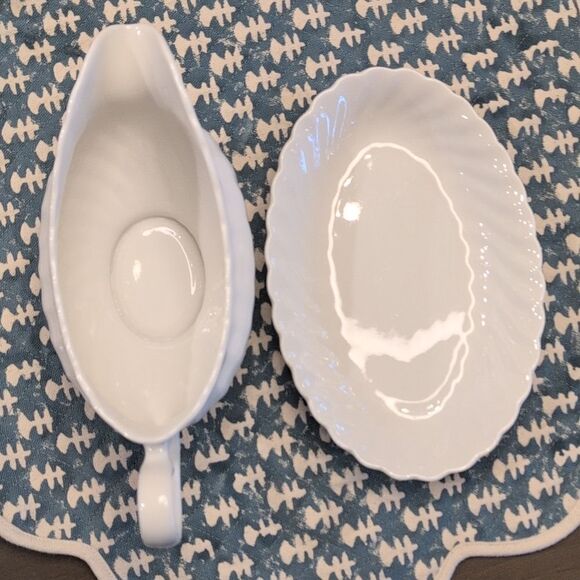 Johnson Brothers Regency White Swirl Gravy Boat and Under Plate England - Picture 6 of 10